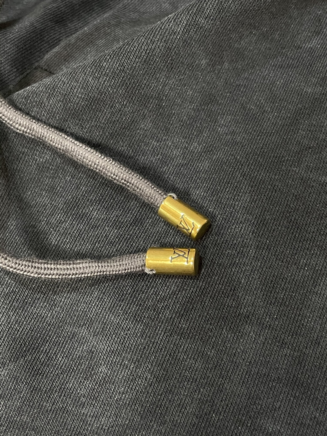 🏊 Lv 2025秋冬新款休闲裤！官网同步发售。品牌经典LOGO休闲裤 ，定制面料，舒适度极好，手触感强