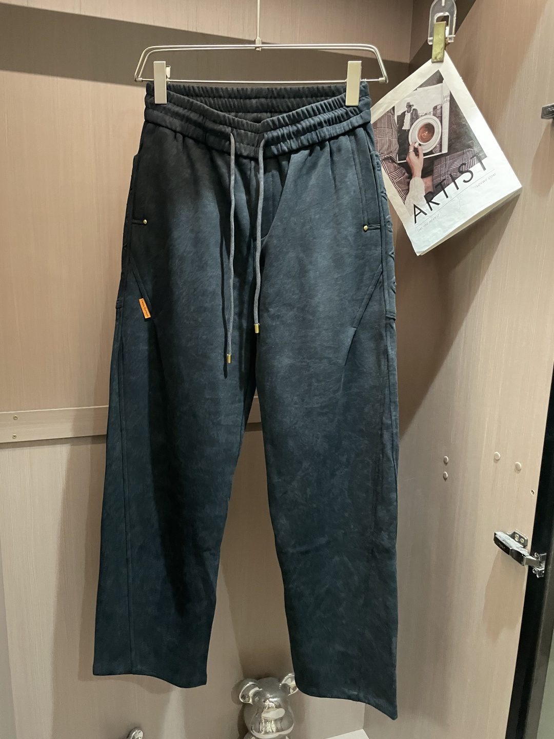 🏊 Lv 2025秋冬新款休闲裤！官网同步发售。品牌经典LOGO休闲裤 ，定制面料，舒适度极好，手触感强