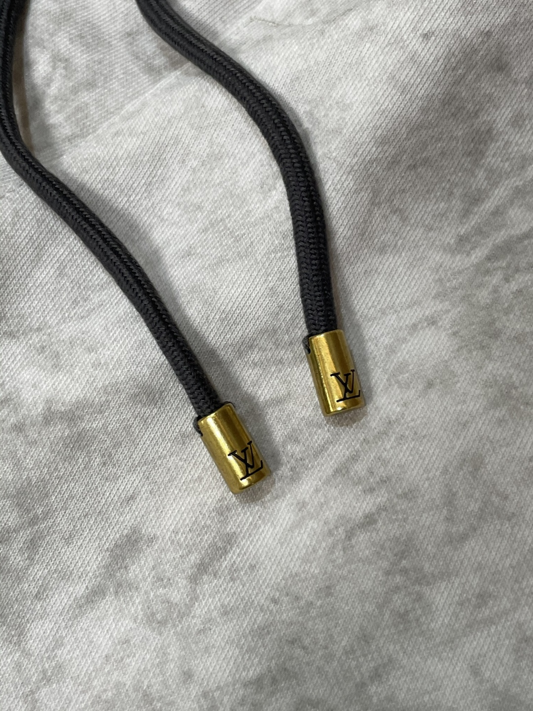 🏊 Lv 2025秋冬新款休闲裤！官网同步发售。品牌经典LOGO休闲裤 ，定制面料，舒适度极好，手触感强