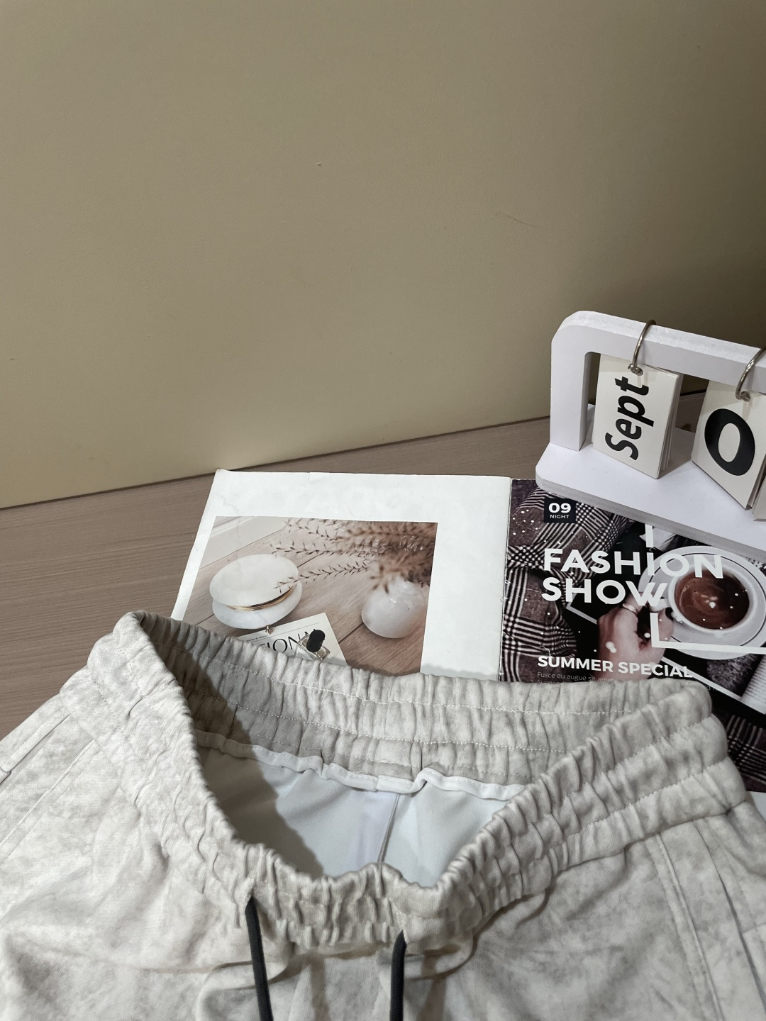 🏊 Lv 2025秋冬新款休闲裤！官网同步发售。品牌经典LOGO休闲裤 ，定制面料，舒适度极好，手触感强