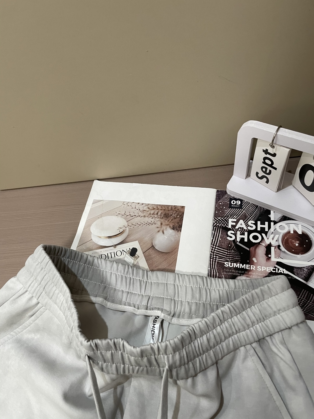 🏊 Loewe 2025秋冬新款休闲裤！官网同步发售。品牌经典LOGO休闲裤 ，定制面料，舒适度极好，手