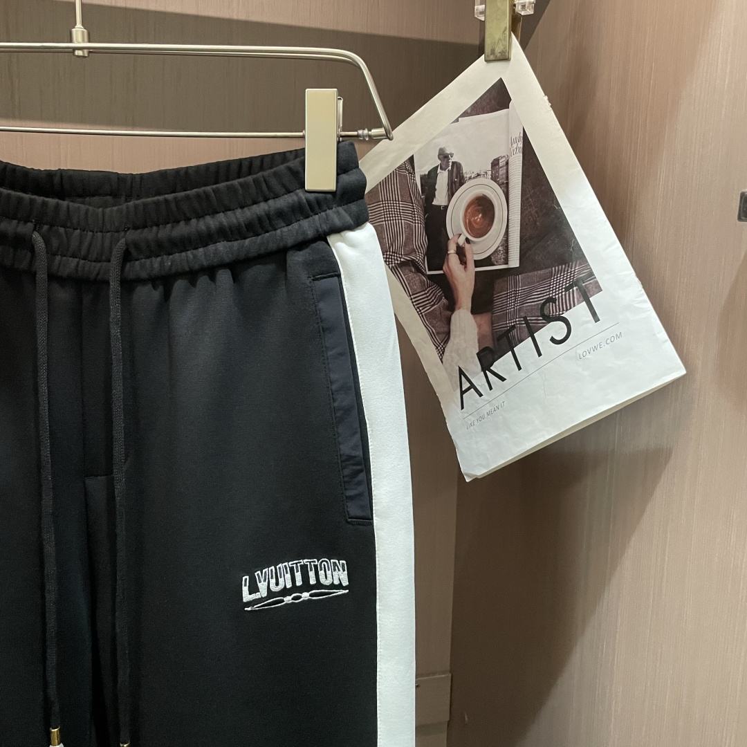 🏊 Lv 2025秋冬新款休闲裤！官网同步发售。品牌经典LOGO休闲裤 ，定制面料，舒适度极好，手触感强