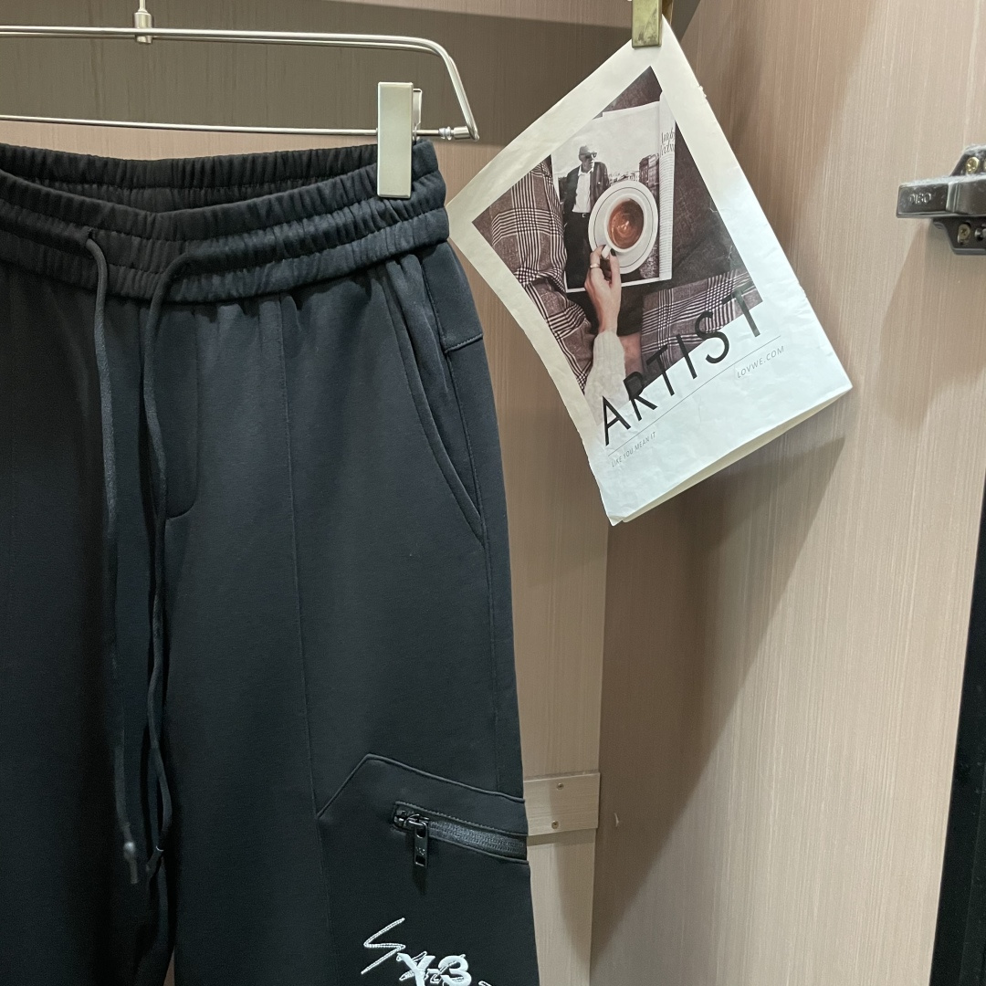 🏊 Y-3 2025秋冬新款休闲裤！官网同步发售。品牌经典LOGO休闲裤 ，定制面料，舒适度极好，手触感