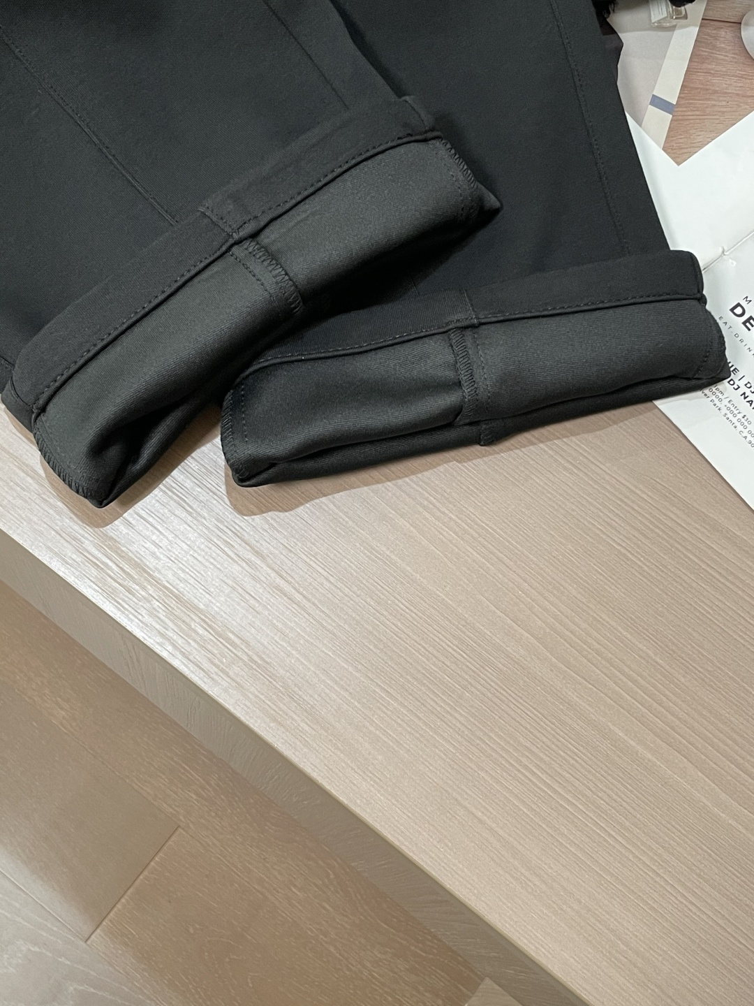 🏊 Y-3 2025秋冬新款休闲裤！官网同步发售。品牌经典LOGO休闲裤 ，定制面料，舒适度极好，手触感