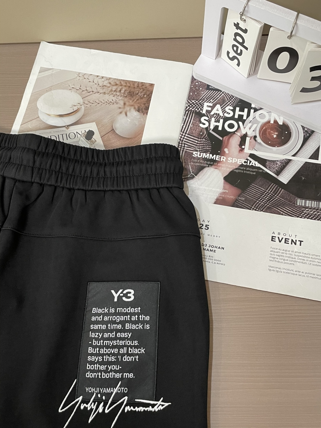 🏊 Y-3 2025秋冬新款休闲裤！官网同步发售。品牌经典LOGO休闲裤 ，定制面料，舒适度极好，手触感