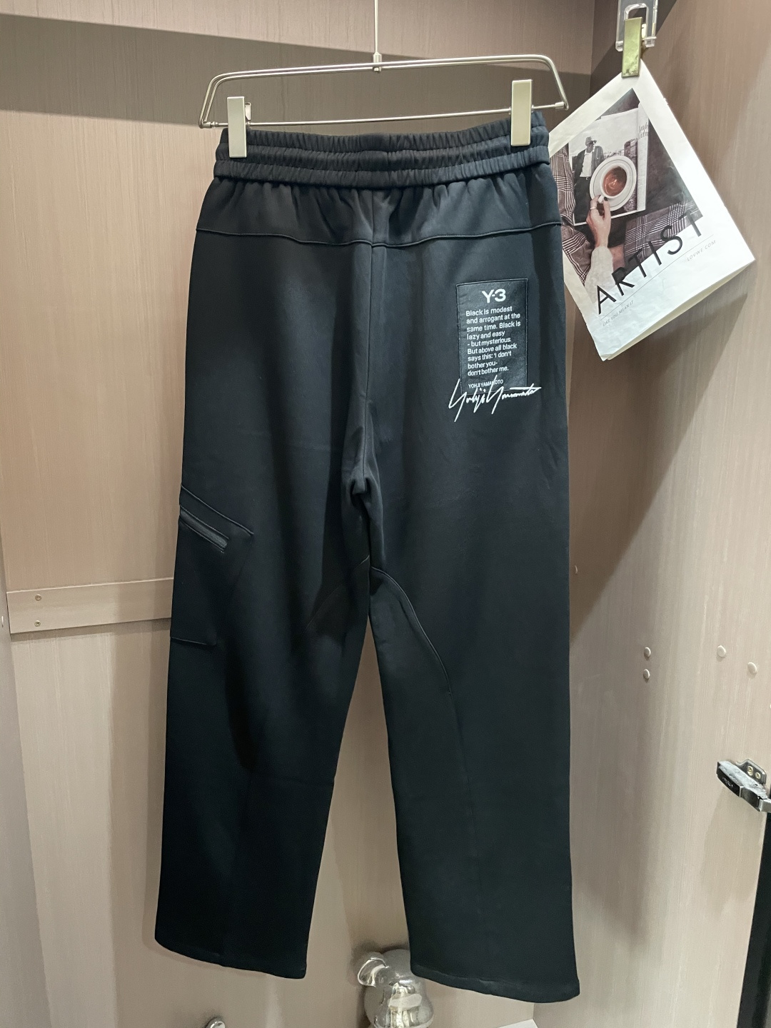 🏊 Y-3 2025秋冬新款休闲裤！官网同步发售。品牌经典LOGO休闲裤 ，定制面料，舒适度极好，手触感