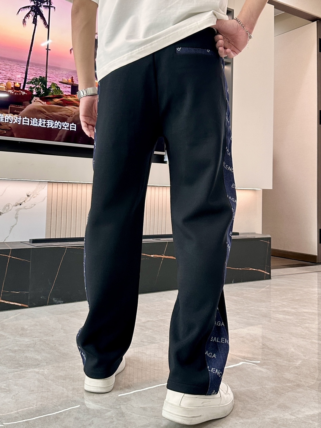🏊 巴黎世家 2025秋冬新款休闲裤！官网同步发售。品牌经典LOGO休闲裤 ，定制面料，舒适度极好，手触