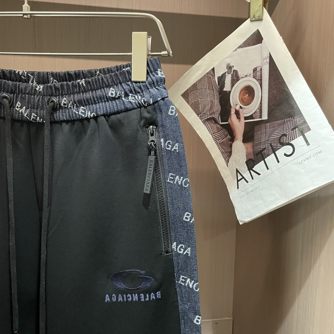 🏊 巴黎世家 2025秋冬新款休闲裤！官网同步发售。品牌经典LOGO休闲裤 ，定制面料，舒适度极好，手触