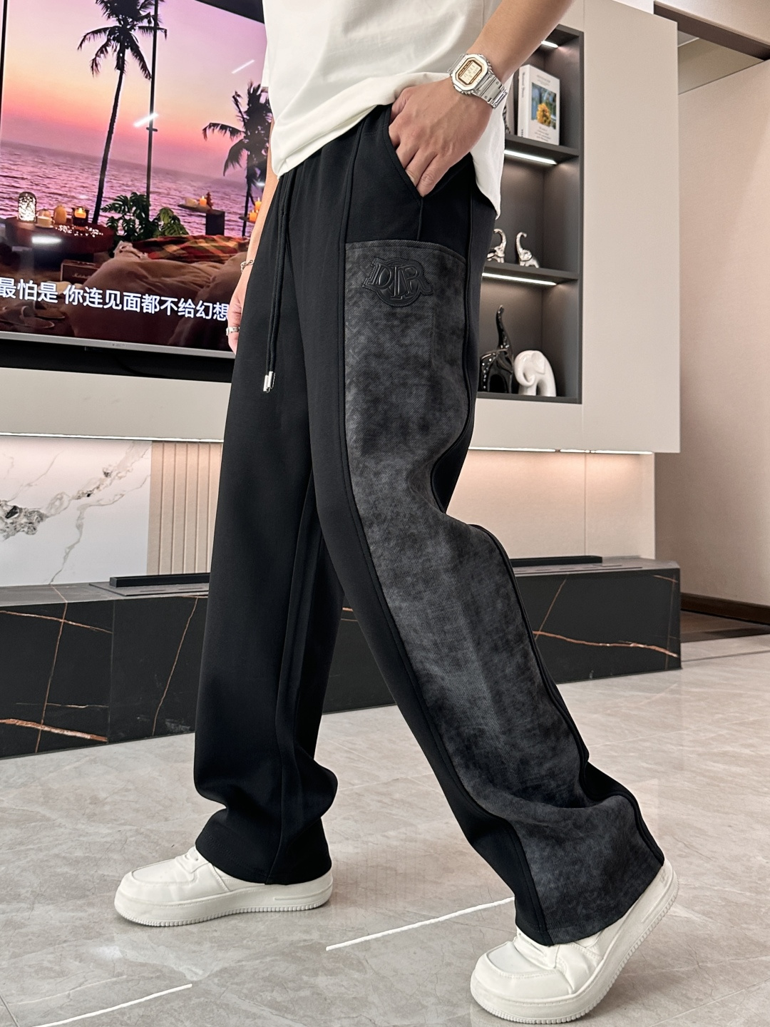 🏊 Dior 2025秋冬新款休闲裤！官网同步发售。品牌经典LOGO休闲裤 ，定制面料，舒适度极好，手触