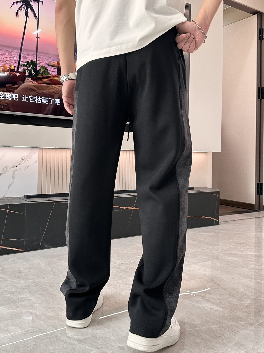 🏊 Dior 2025秋冬新款休闲裤！官网同步发售。品牌经典LOGO休闲裤 ，定制面料，舒适度极好，手触