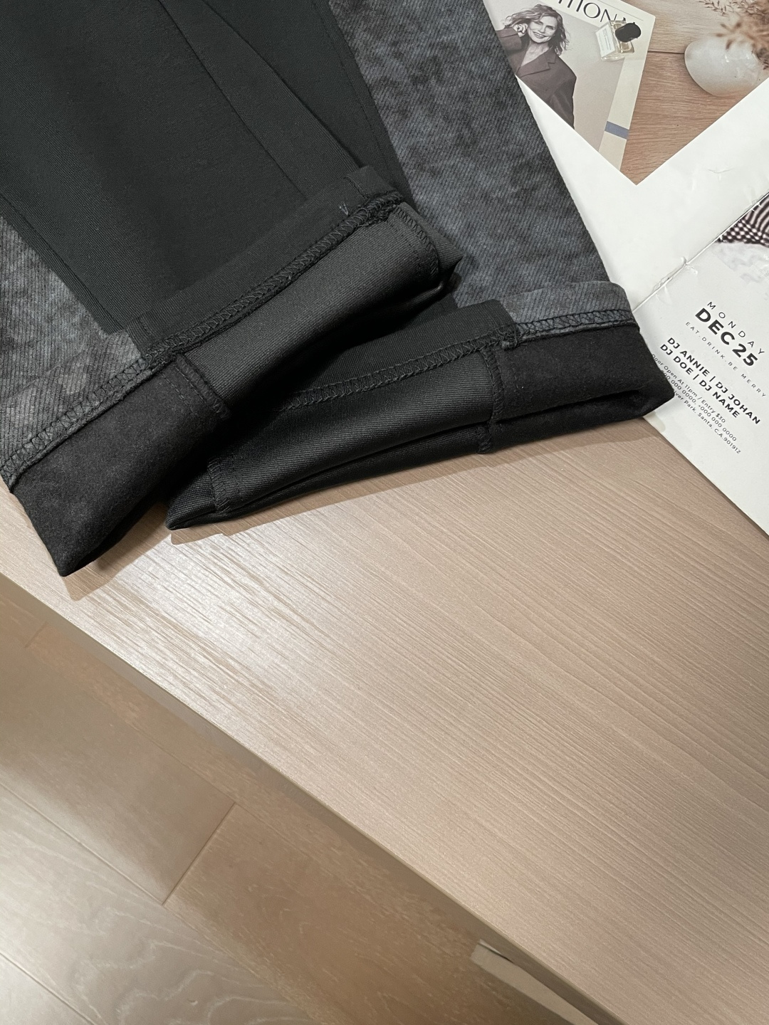 🏊 Dior 2025秋冬新款休闲裤！官网同步发售。品牌经典LOGO休闲裤 ，定制面料，舒适度极好，手触