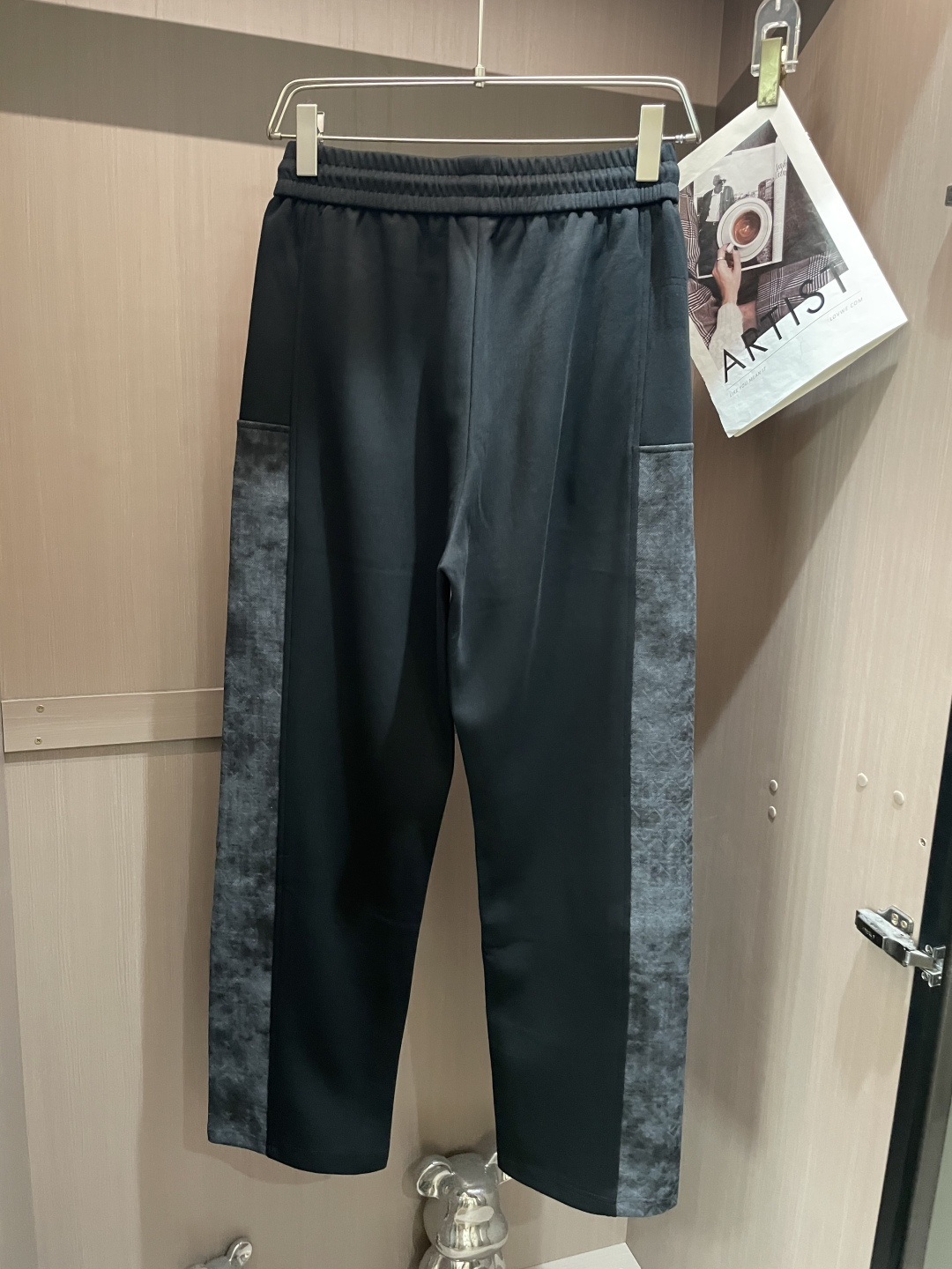 🏊 Dior 2025秋冬新款休闲裤！官网同步发售。品牌经典LOGO休闲裤 ，定制面料，舒适度极好，手触