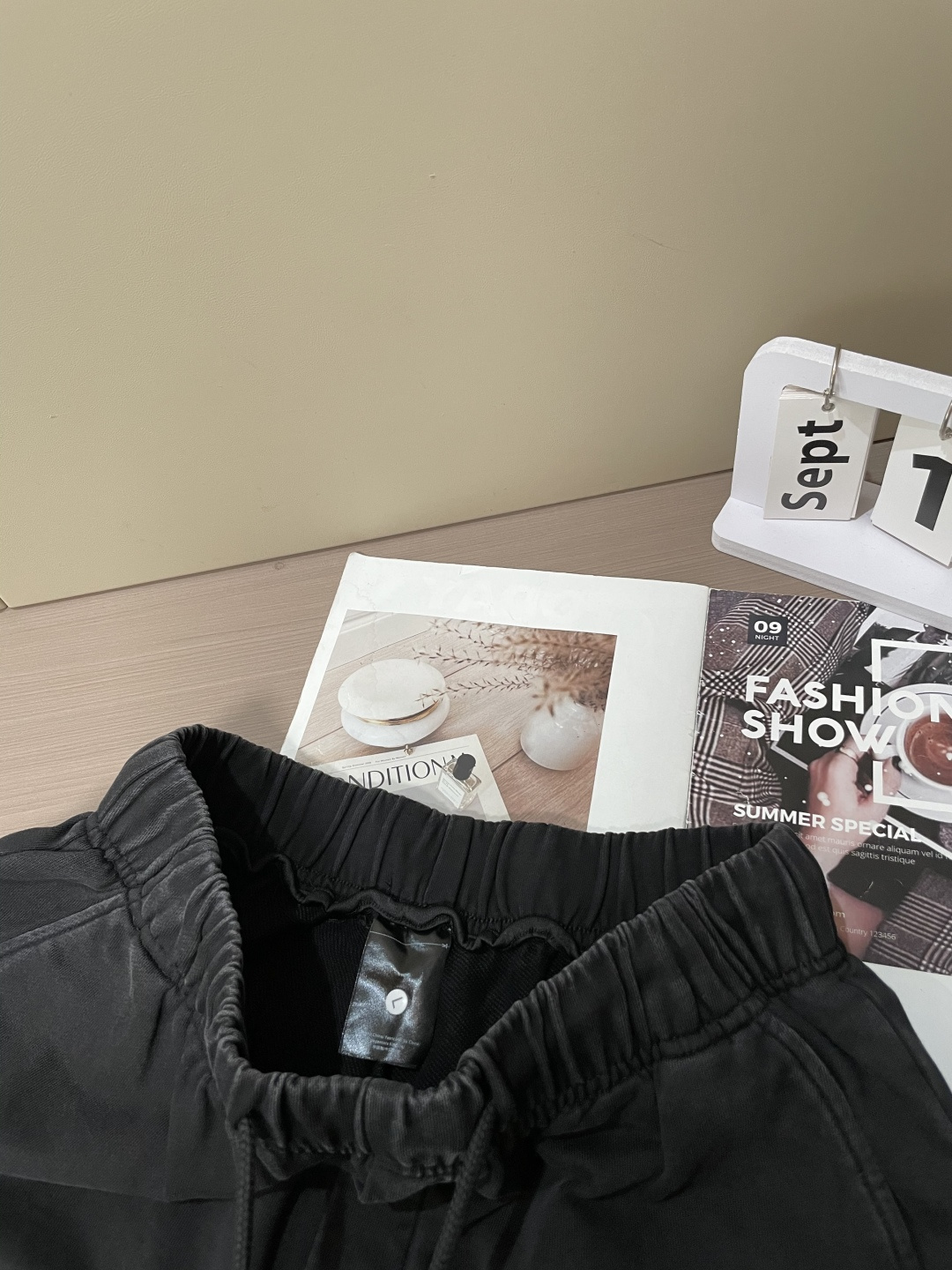 马吉拉 2025秋冬最新休闲裤 潮人必备 版型超赞，能很好的修复各种腿型，非常个性！柔软排汗，舒适度极高