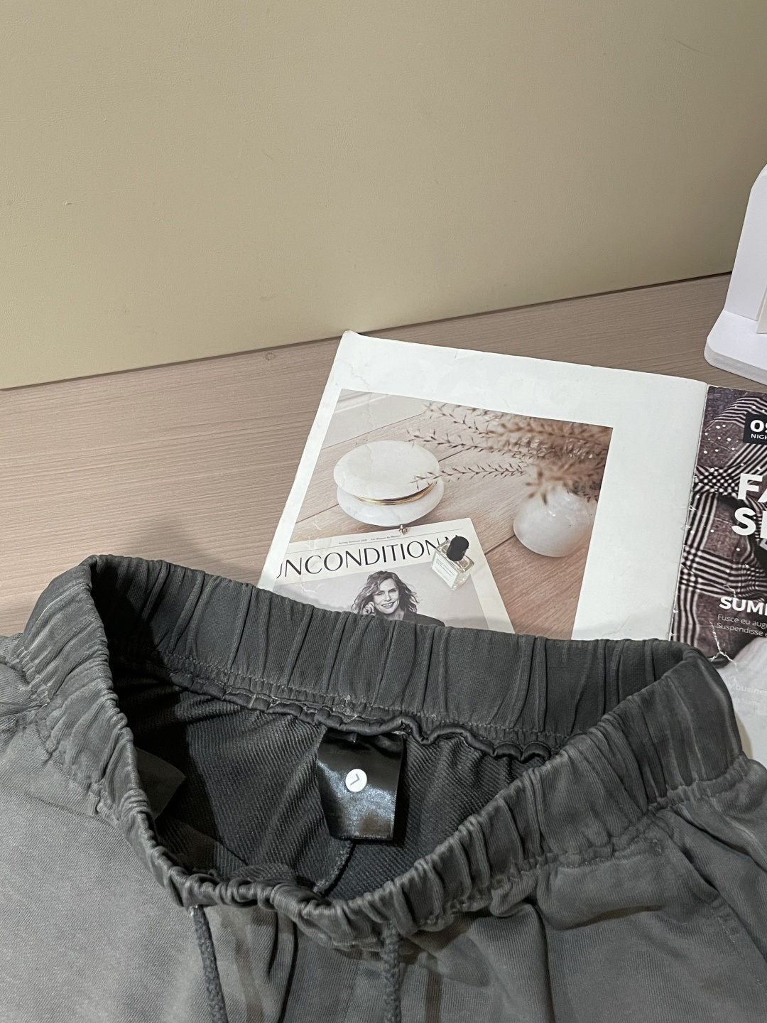 马吉拉 2025秋冬最新休闲裤 潮人必备 版型超赞，能很好的修复各种腿型，非常个性！柔软排汗，舒适度极高