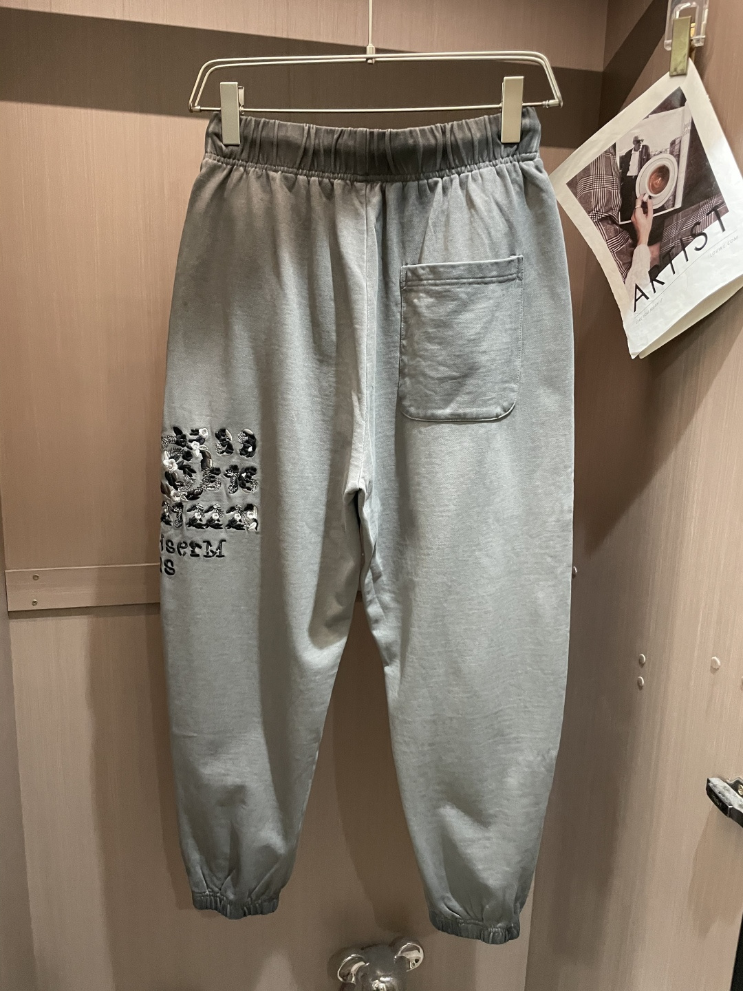 马吉拉 2025秋冬最新休闲裤 潮人必备 版型超赞，能很好的修复各种腿型，非常个性！柔软排汗，舒适度极高