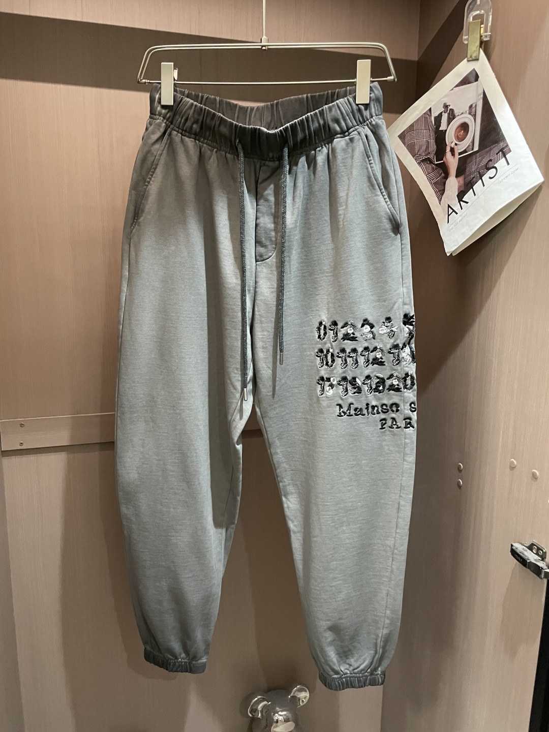 马吉拉 2025秋冬最新休闲裤 潮人必备 版型超赞，能很好的修复各种腿型，非常个性！柔软排汗，舒适度极高