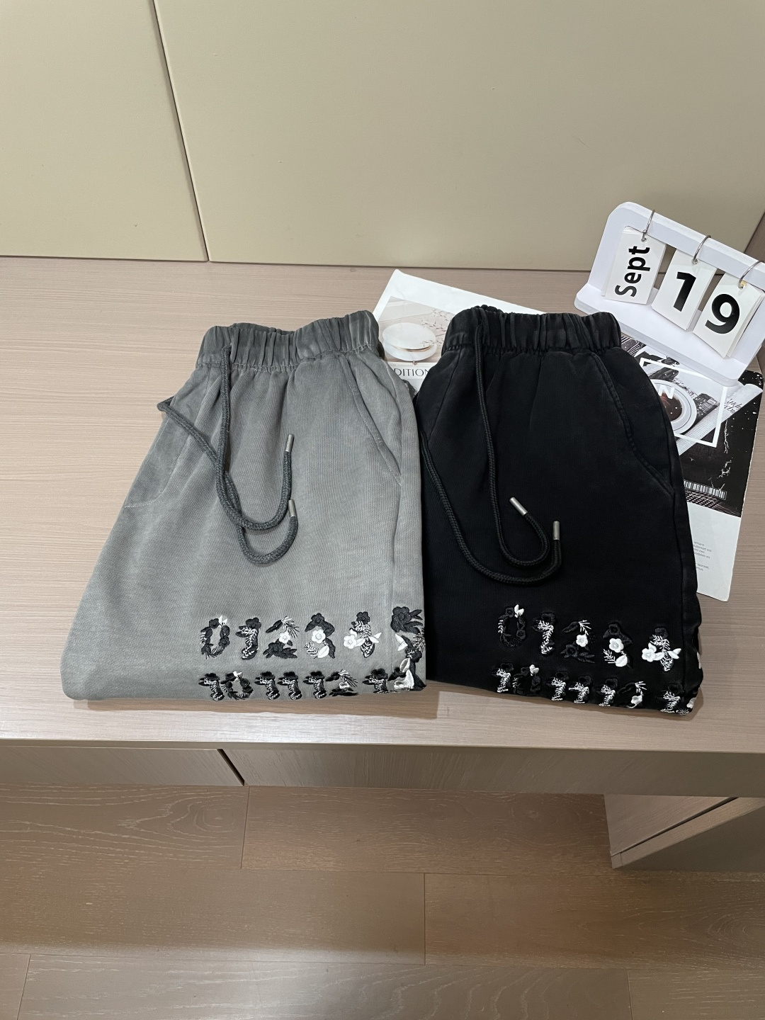 马吉拉 2025秋冬最新休闲裤 潮人必备 版型超赞，能很好的修复各种腿型，非常个性！柔软排汗，舒适度极高