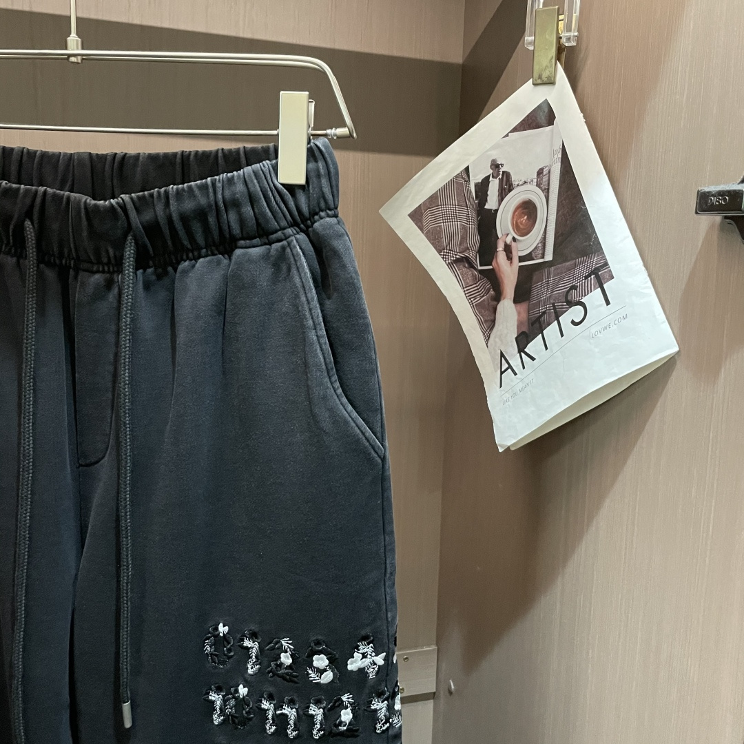 马吉拉 2025秋冬最新休闲裤 潮人必备 版型超赞，能很好的修复各种腿型，非常个性！柔软排汗，舒适度极高