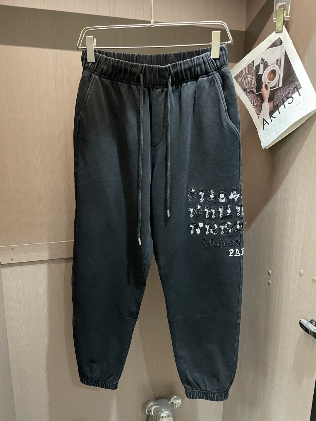 马吉拉 2025秋冬最新休闲裤 潮人必备 版型超赞，能很好的修复各种腿型，非常个性！柔软排汗，舒适度极高