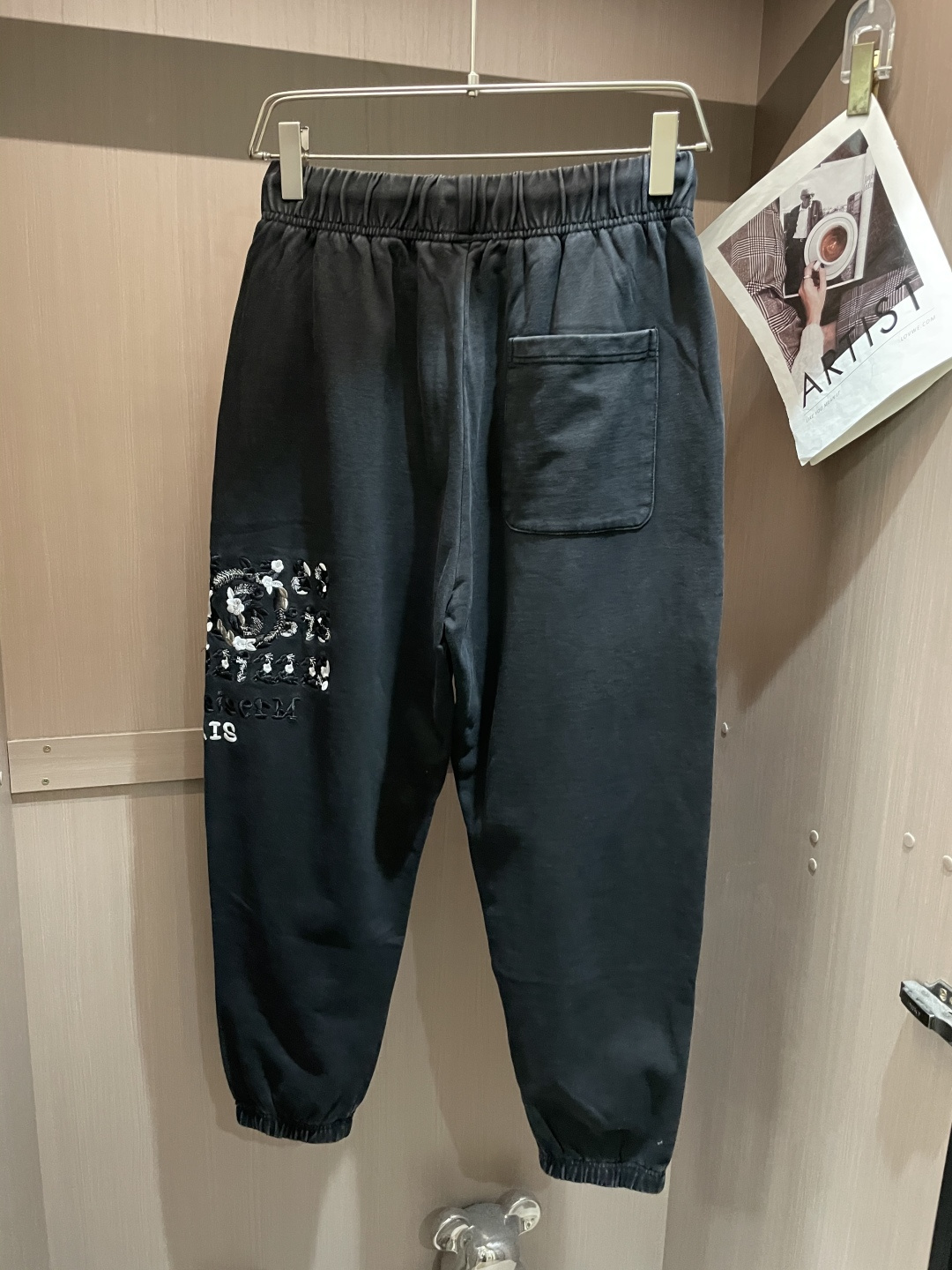 马吉拉 2025秋冬最新休闲裤 潮人必备 版型超赞，能很好的修复各种腿型，非常个性！柔软排汗，舒适度极高