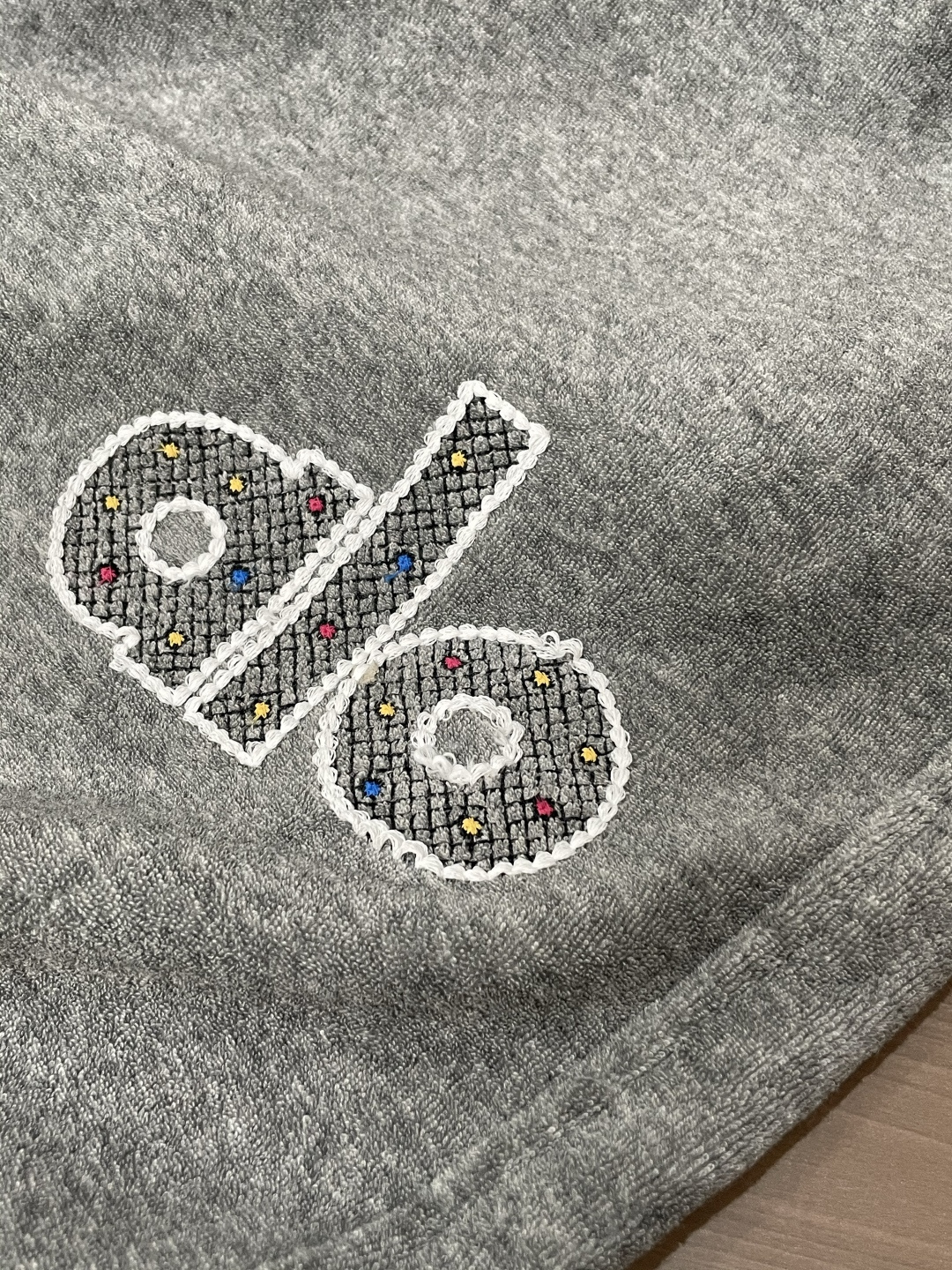 alo 2025秋冬最新休闲裤 潮人必备 版型超赞，能很好的修复各种腿型，非常个性！柔软排汗，舒适度极高