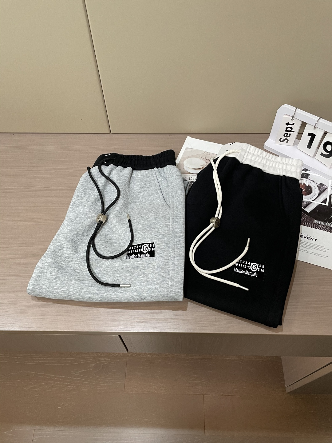 马吉拉 2025秋冬最新休闲裤 潮人必备 版型超赞，能很好的修复各种腿型，非常个性！柔软排汗，舒适度极高