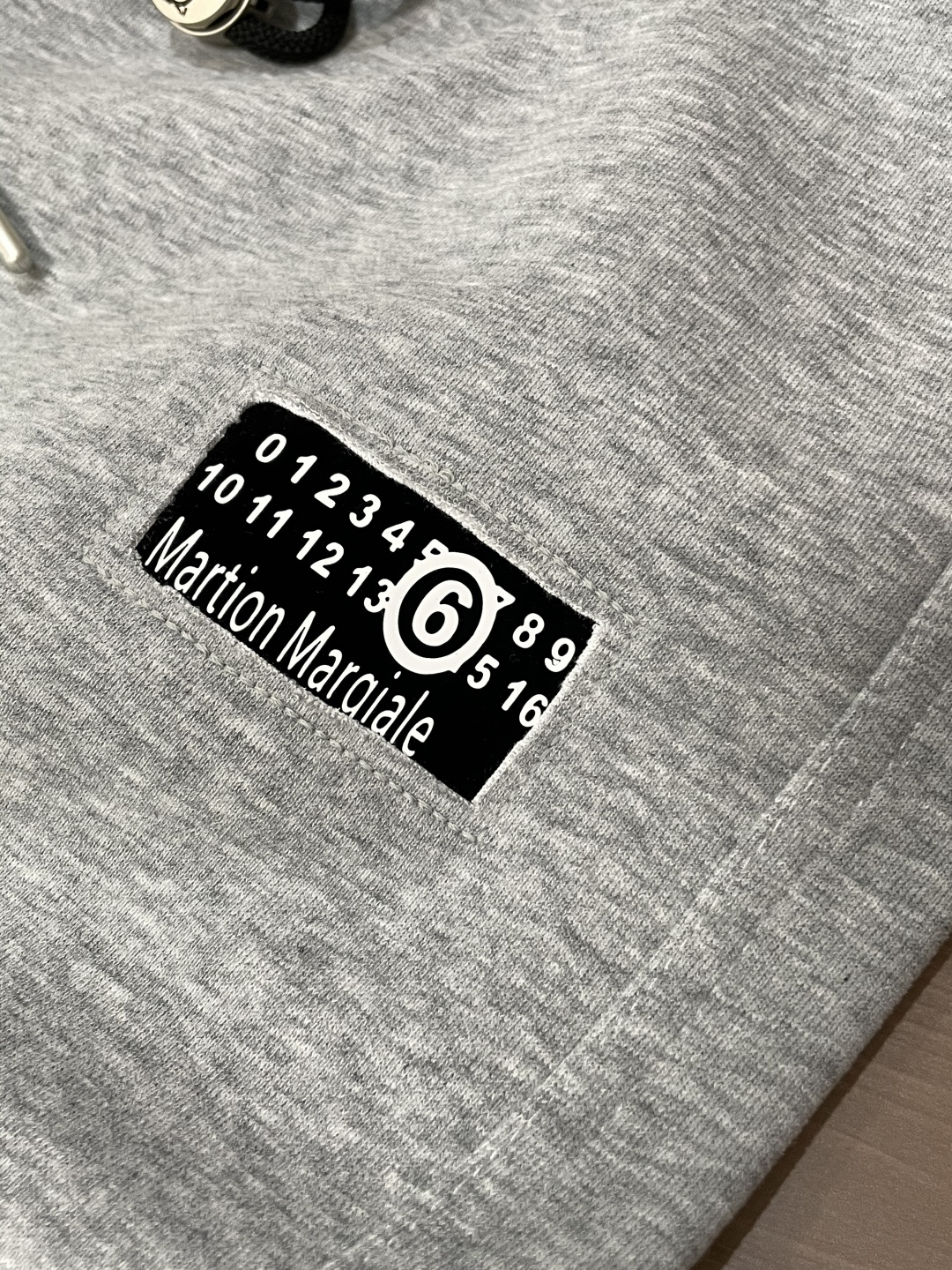 马吉拉 2025秋冬最新休闲裤 潮人必备 版型超赞，能很好的修复各种腿型，非常个性！柔软排汗，舒适度极高