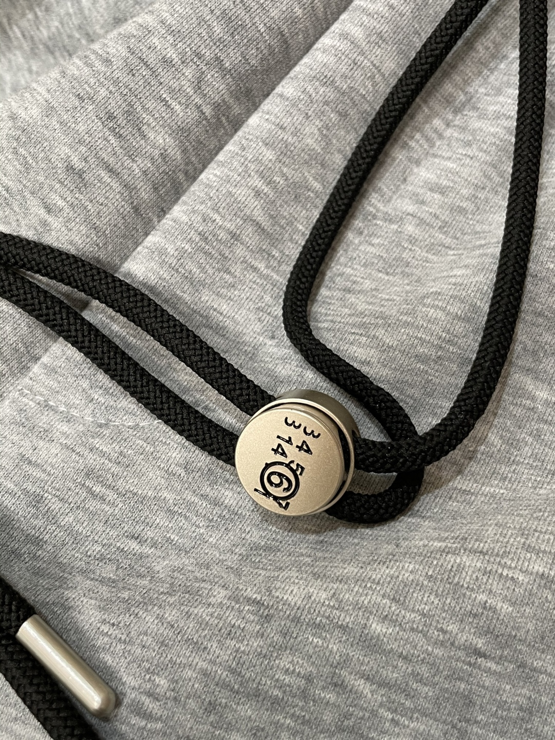 马吉拉 2025秋冬最新休闲裤 潮人必备 版型超赞，能很好的修复各种腿型，非常个性！柔软排汗，舒适度极高