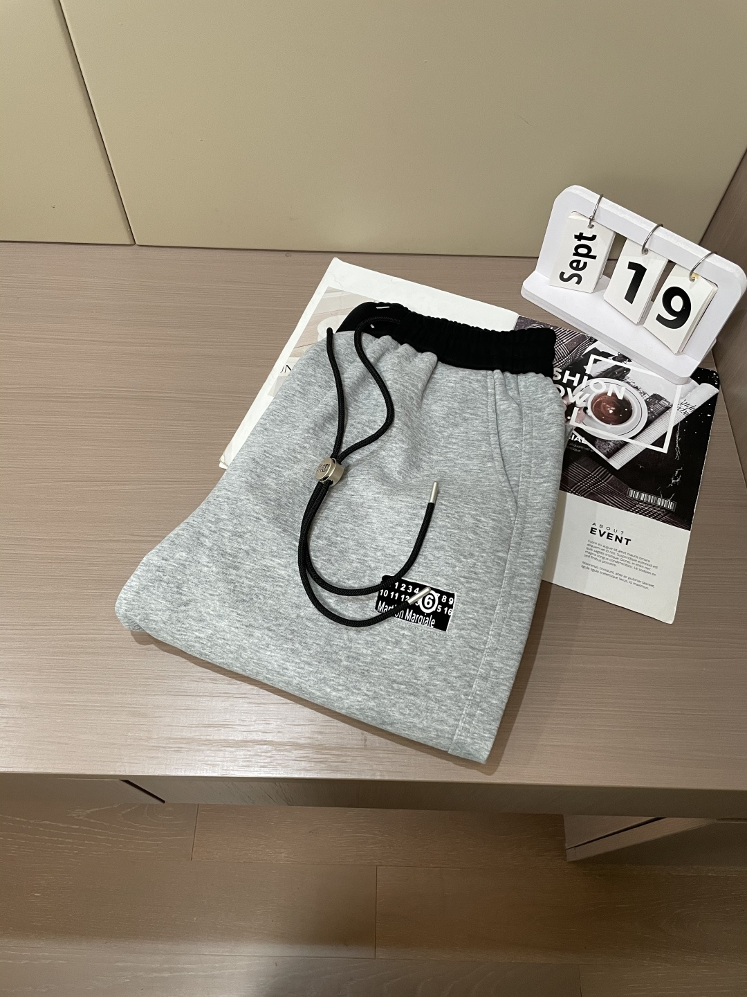 马吉拉 2025秋冬最新休闲裤 潮人必备 版型超赞，能很好的修复各种腿型，非常个性！柔软排汗，舒适度极高