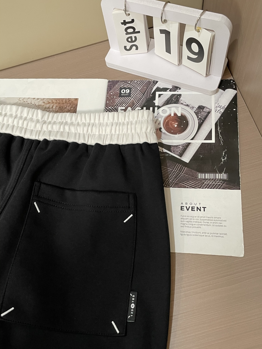 马吉拉 2025秋冬最新休闲裤 潮人必备 版型超赞，能很好的修复各种腿型，非常个性！柔软排汗，舒适度极高