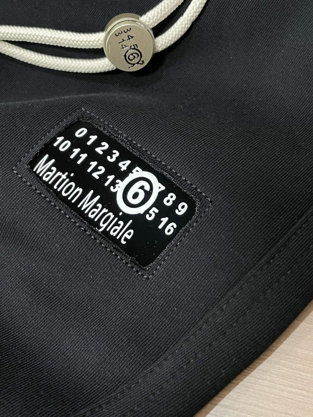 马吉拉 2025秋冬最新休闲裤 潮人必备 版型超赞，能很好的修复各种腿型，非常个性！柔软排汗，舒适度极高