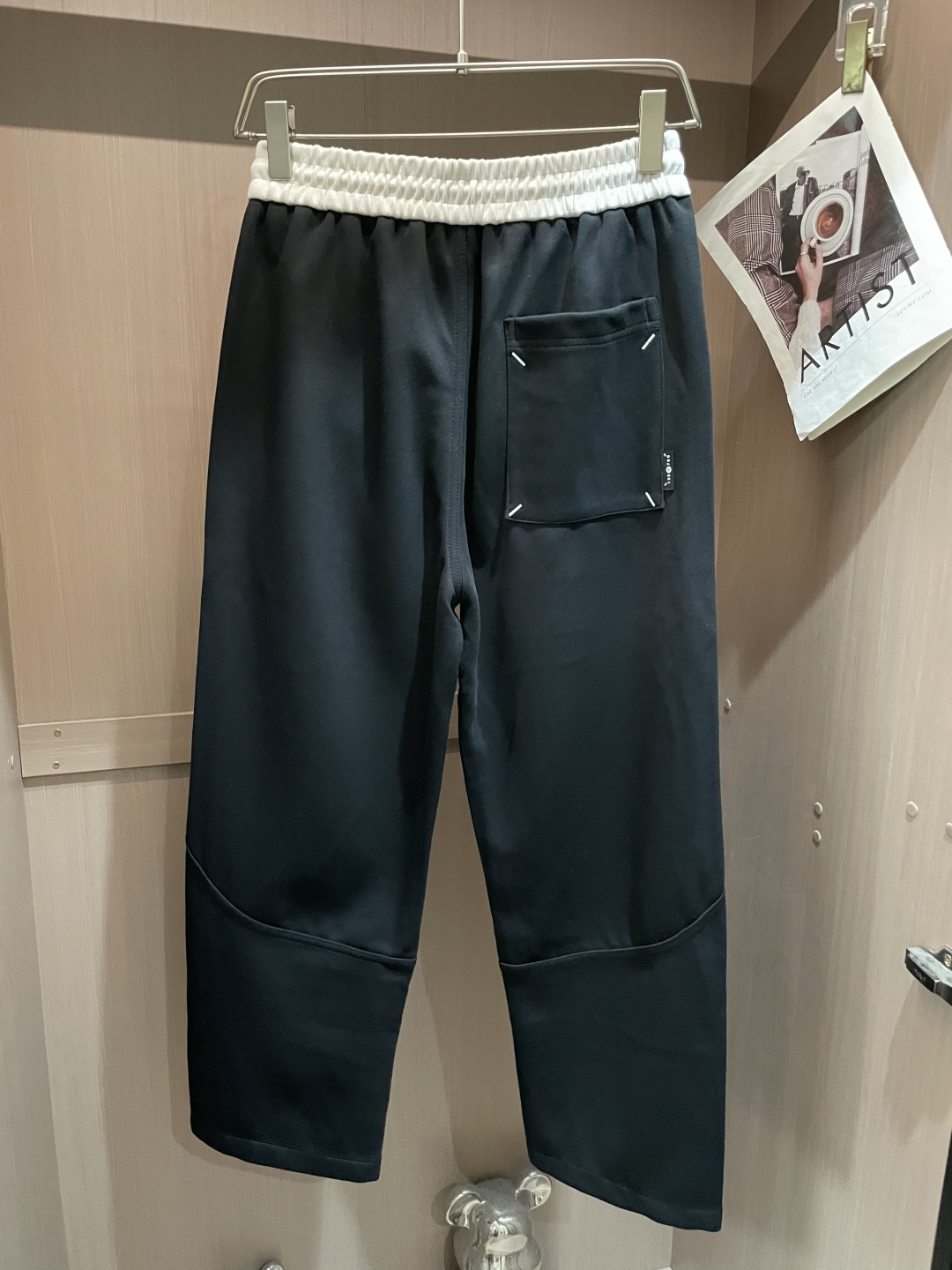 马吉拉 2025秋冬最新休闲裤 潮人必备 版型超赞，能很好的修复各种腿型，非常个性！柔软排汗，舒适度极高