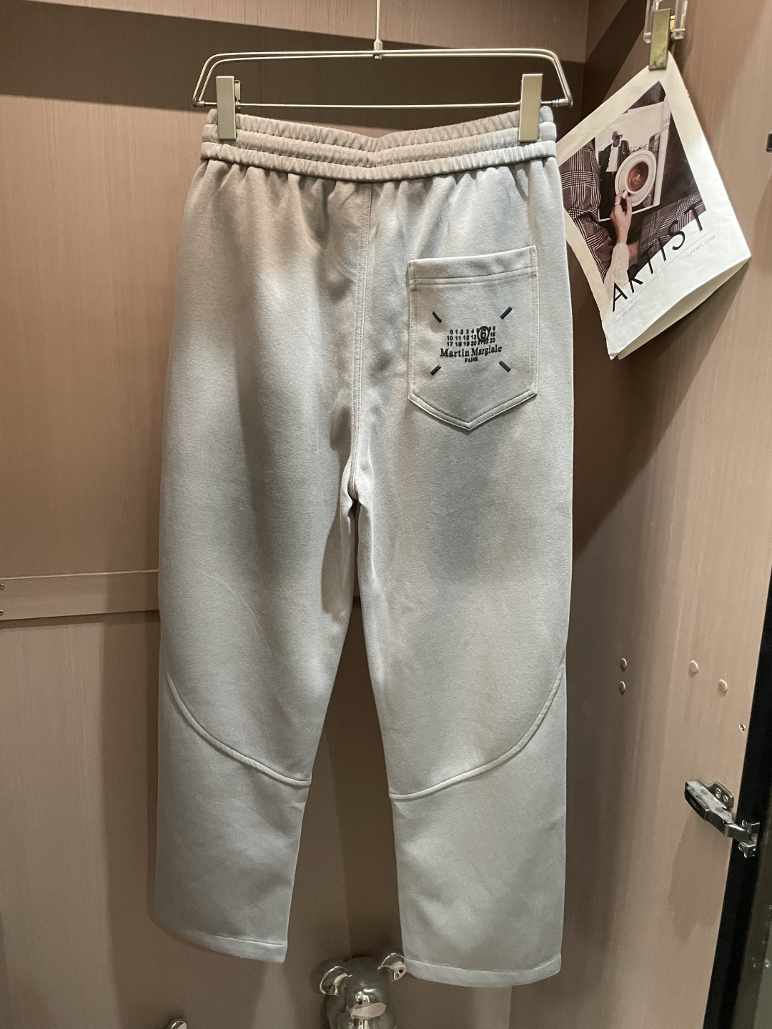 马吉拉 2025秋冬最新休闲裤 潮人必备 版型超赞，能很好的修复各种腿型，非常个性！柔软排汗，舒适度极高