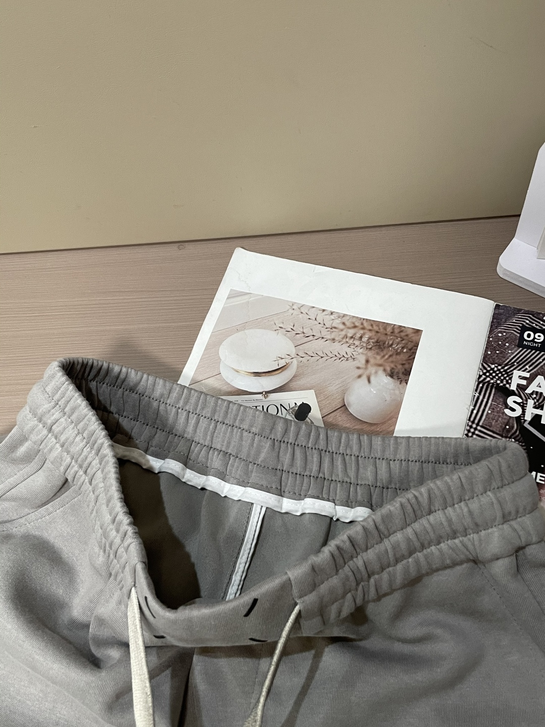 马吉拉 2025秋冬最新休闲裤 潮人必备 版型超赞，能很好的修复各种腿型，非常个性！柔软排汗，舒适度极高