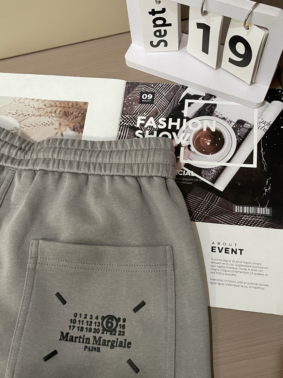 马吉拉 2025秋冬最新休闲裤 潮人必备 版型超赞，能很好的修复各种腿型，非常个性！柔软排汗，舒适度极高