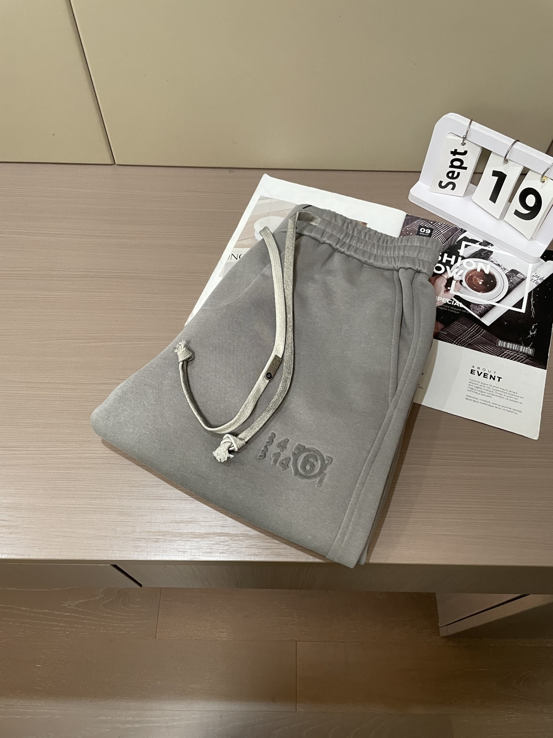 马吉拉 2025秋冬最新休闲裤 潮人必备 版型超赞，能很好的修复各种腿型，非常个性！柔软排汗，舒适度极高