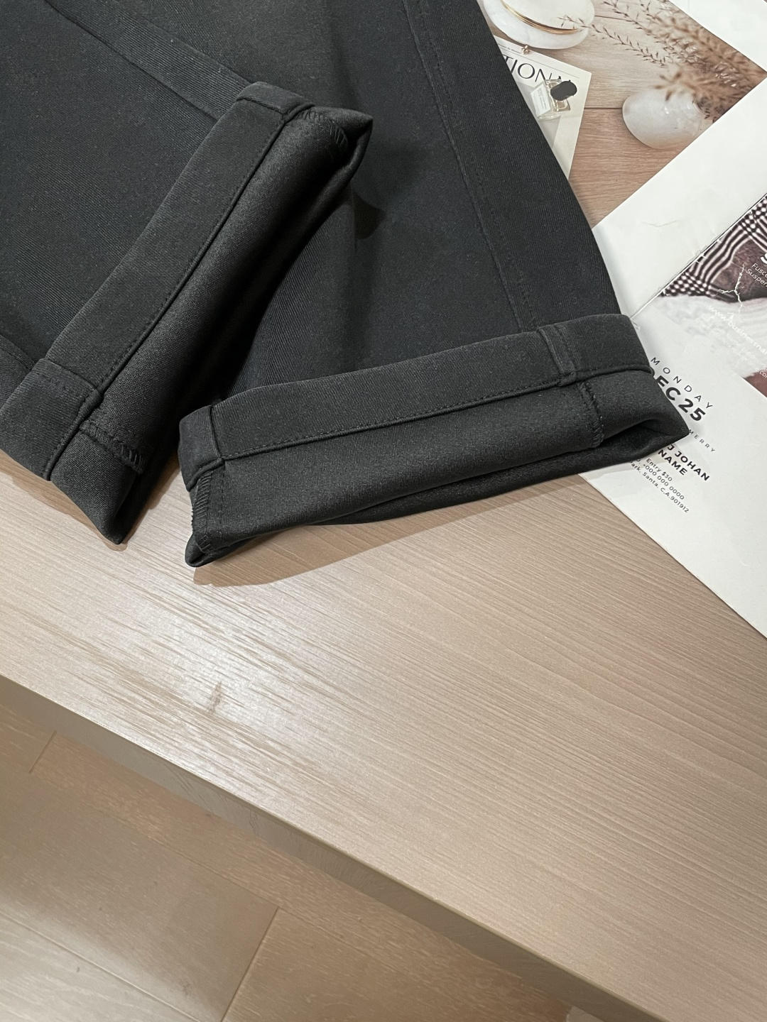 马吉拉 2025秋冬最新休闲裤 潮人必备 版型超赞，能很好的修复各种腿型，非常个性！柔软排汗，舒适度极高