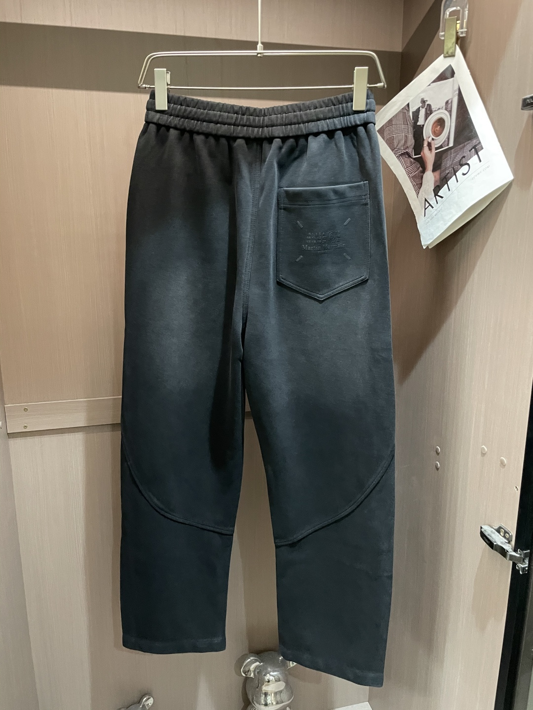 马吉拉 2025秋冬最新休闲裤 潮人必备 版型超赞，能很好的修复各种腿型，非常个性！柔软排汗，舒适度极高