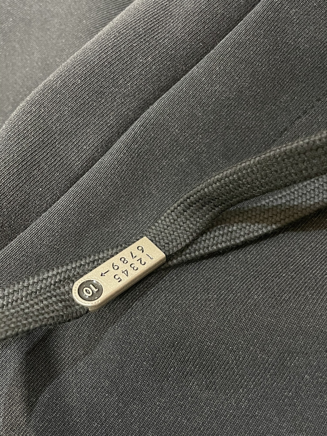 马吉拉 2025秋冬最新休闲裤 潮人必备 版型超赞，能很好的修复各种腿型，非常个性！柔软排汗，舒适度极高