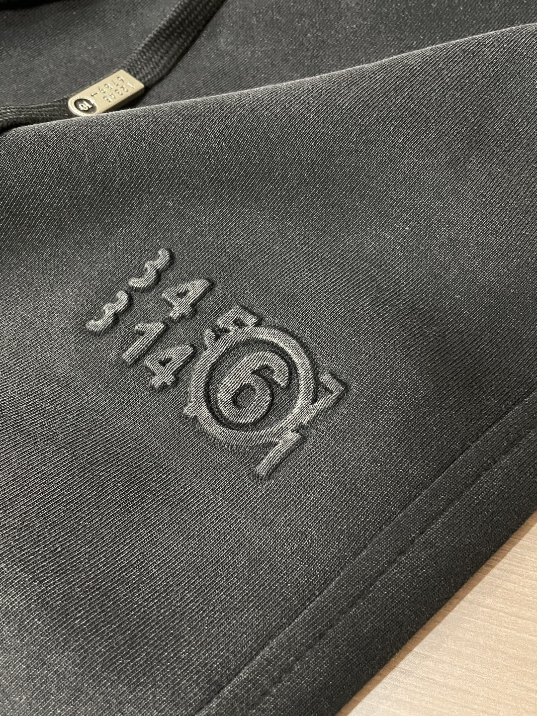 马吉拉 2025秋冬最新休闲裤 潮人必备 版型超赞，能很好的修复各种腿型，非常个性！柔软排汗，舒适度极高