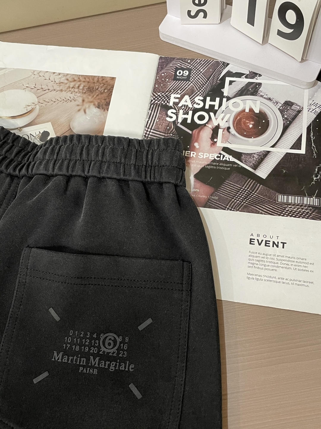 马吉拉 2025秋冬最新休闲裤 潮人必备 版型超赞，能很好的修复各种腿型，非常个性！柔软排汗，舒适度极高