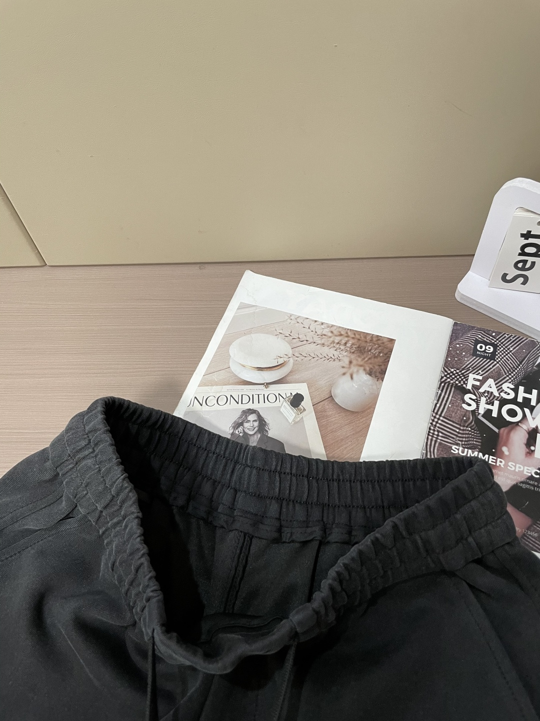 马吉拉 2025秋冬最新休闲裤 潮人必备 版型超赞，能很好的修复各种腿型，非常个性！柔软排汗，舒适度极高