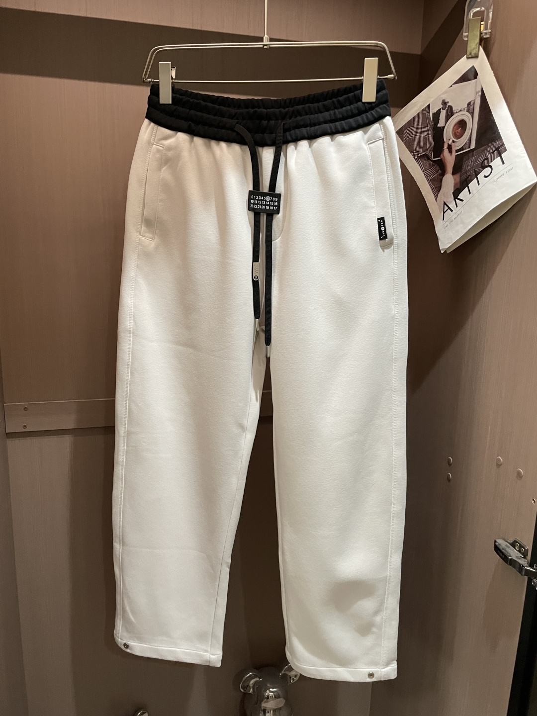 马吉拉 2025秋冬最新休闲裤 潮人必备 版型超赞，能很好的修复各种腿型，非常个性！柔软排汗，舒适度极高