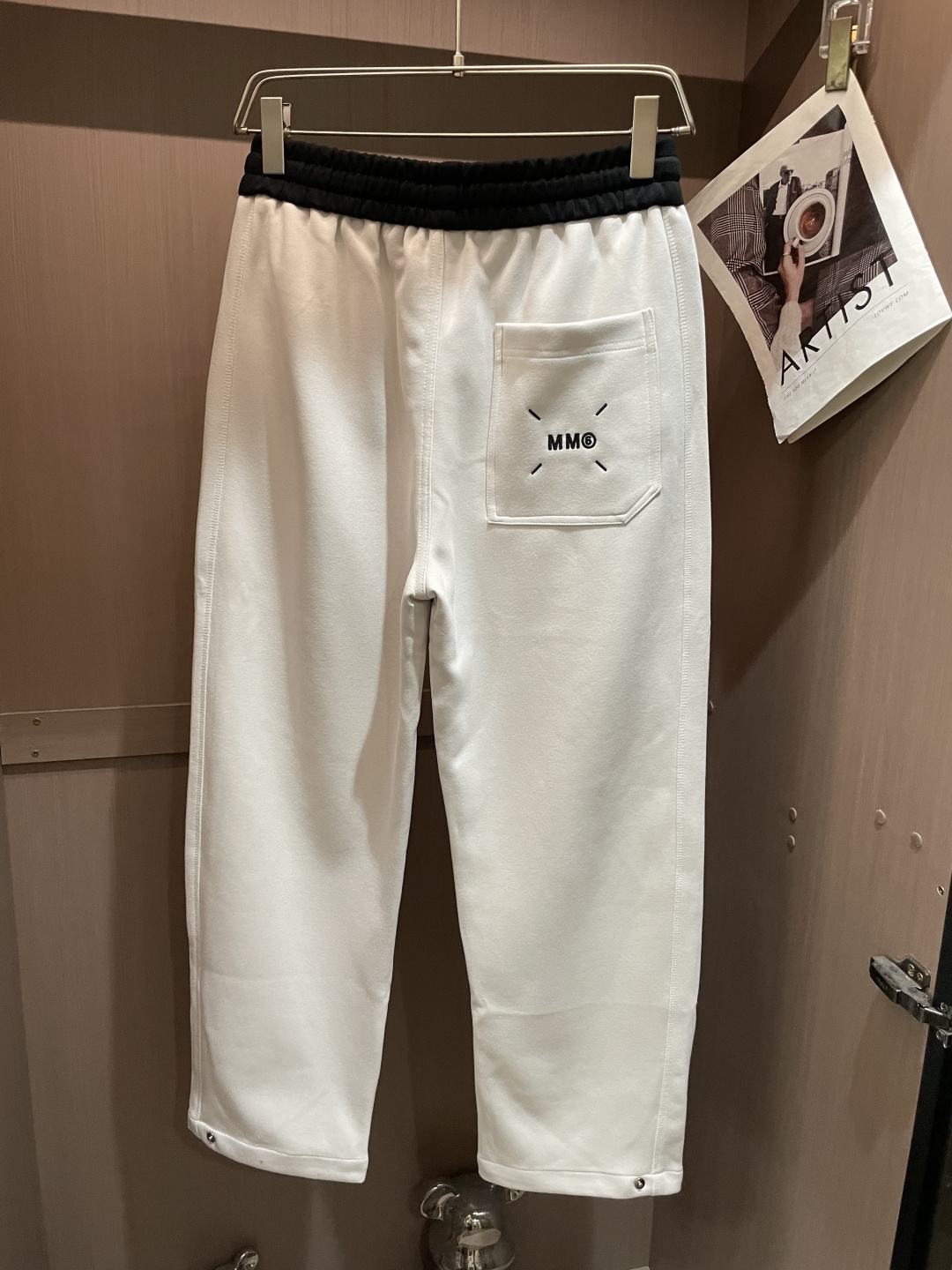 马吉拉 2025秋冬最新休闲裤 潮人必备 版型超赞，能很好的修复各种腿型，非常个性！柔软排汗，舒适度极高