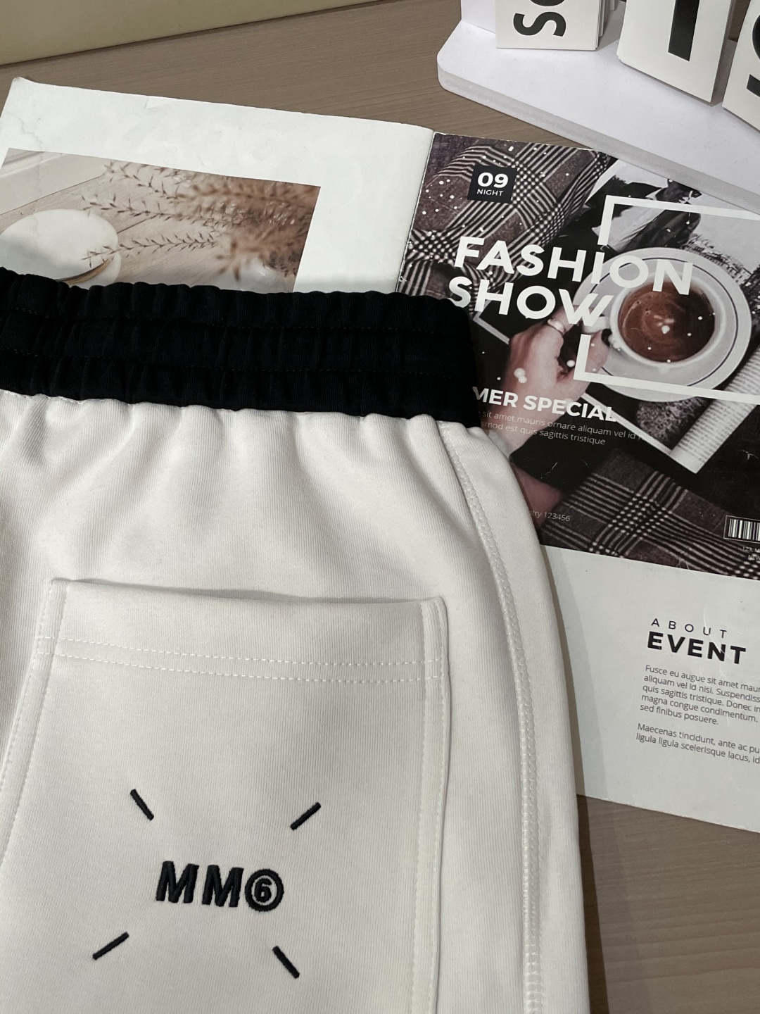 马吉拉 2025秋冬最新休闲裤 潮人必备 版型超赞，能很好的修复各种腿型，非常个性！柔软排汗，舒适度极高