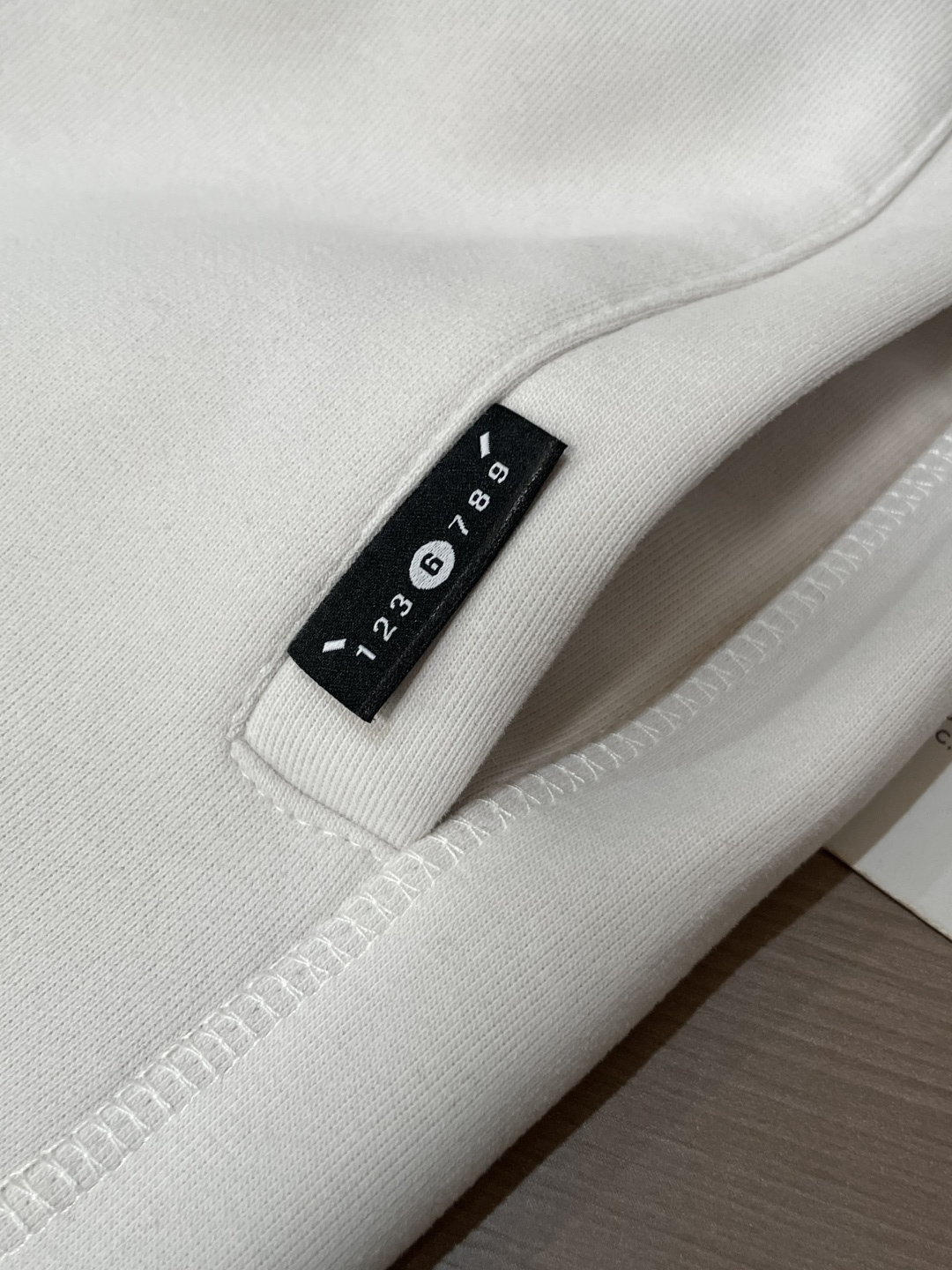 马吉拉 2025秋冬最新休闲裤 潮人必备 版型超赞，能很好的修复各种腿型，非常个性！柔软排汗，舒适度极高