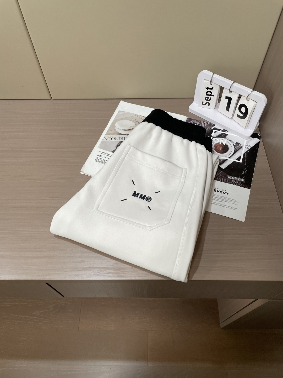 马吉拉 2025秋冬最新休闲裤 潮人必备 版型超赞，能很好的修复各种腿型，非常个性！柔软排汗，舒适度极高