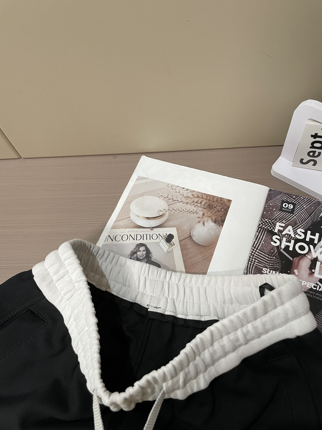 马吉拉 2025秋冬最新休闲裤 潮人必备 版型超赞，能很好的修复各种腿型，非常个性！柔软排汗，舒适度极高