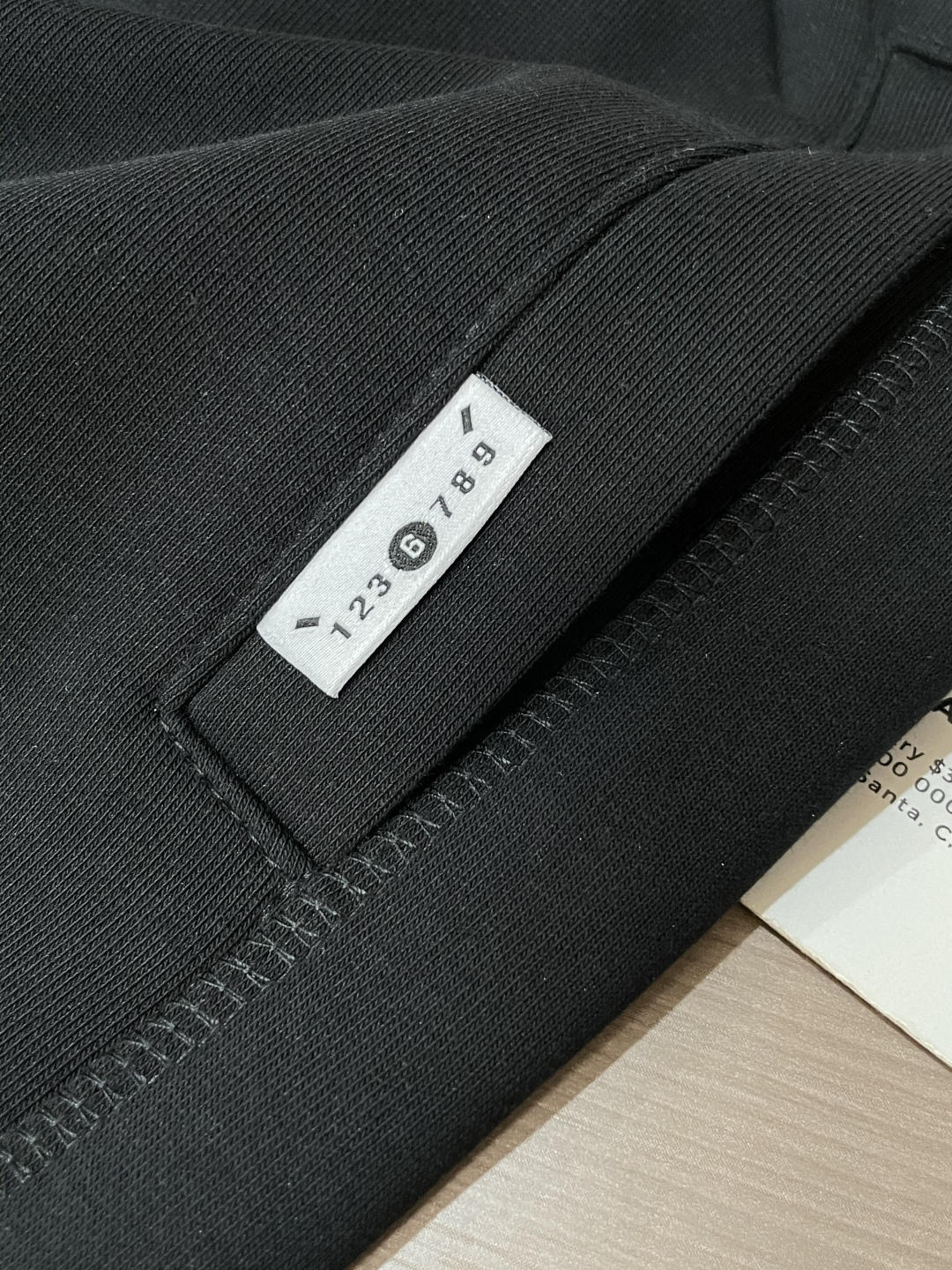 马吉拉 2025秋冬最新休闲裤 潮人必备 版型超赞，能很好的修复各种腿型，非常个性！柔软排汗，舒适度极高