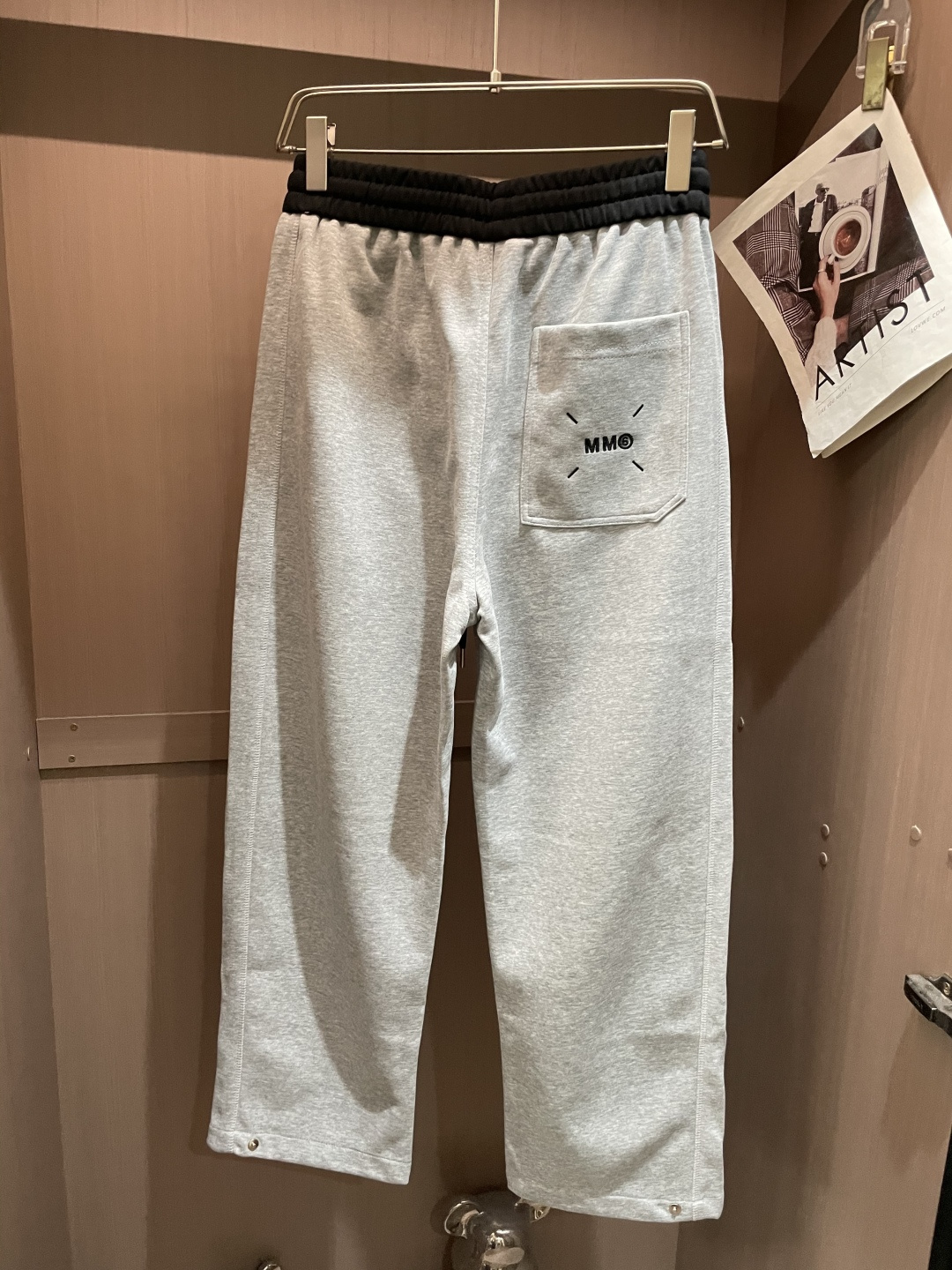 马吉拉 2025秋冬最新休闲裤 潮人必备 版型超赞，能很好的修复各种腿型，非常个性！柔软排汗，舒适度极高